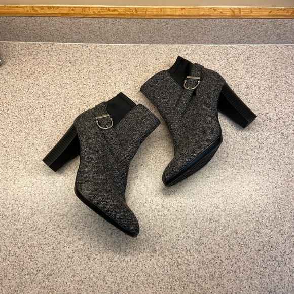 Kelly & Katie Larix high-heeled  bootie black/gray fabric upper buckle detail - Picture 4 of 9